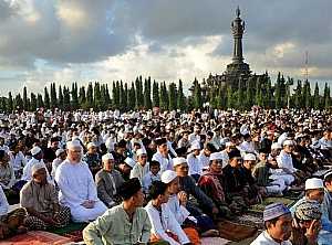 صلاة عيد الفطر المبارك في أندونيسيا