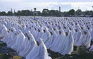 صلاة عيد الفطر المبارك للنساء في أندونيسيا