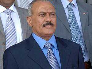مصادر: «صالح» يؤدى العمرة قبل عودته الجمعة إلى اليمن