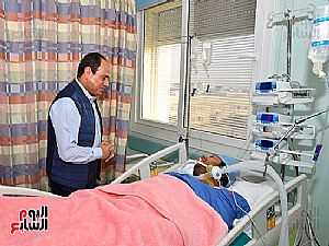 بالصور زيارة الرئيس السيسى للنقيب محمد الحايس بمستشفى الجلاء العسكرى