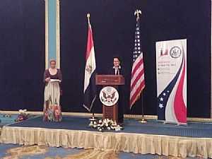 في أول ظهور رسمي لها.. هكذا غازلت قنصل أمريكا مشاعر المصريين!