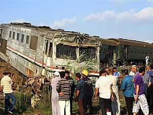 وزير النقل يوقف عددًا من مسؤولي السكة الحديد بسبب حادث القطارين