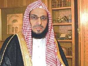 القرني : يجوز حمل المصحف فى صلاة النافلة