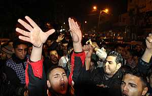 شعب غزة يحتفلون بتنحى الرئيس السابق محمد حسنى مبارك