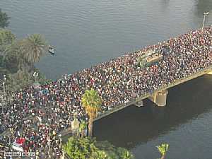 الملايين من المتظاهرين على كوبرى قصر النيل