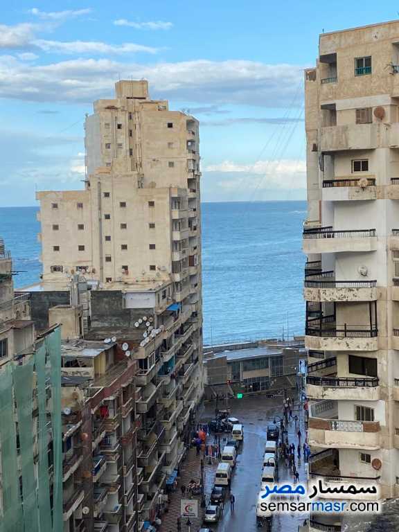 <ar>شقة للبيع ترى البحر فى شارع خالد بن الوليد ميامى بجوار مطعم ابو هاشم</ar>