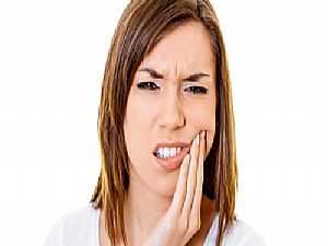 3 أعشاب طبيعية لعلاج الأسنان الحساسة
