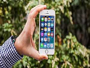 آبل ترفع وتيرة إنتاج الهاتف iPhone SE لتلبية الطلب الكبير على الهاتف