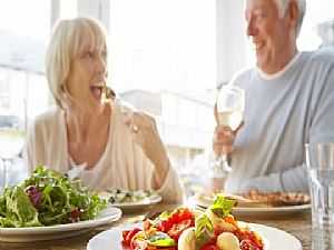 أطعمة تخفف أعراض ما بعد سن الـ40 للمرأة