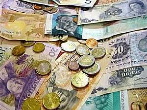 استقرار أسعار العملات الأجنبية وتباين العربية خلال تعاملات اليوم