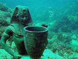 مدير عام الآثار الغارقة: مصر القديمة صنعت السفن وخصصت لها مقابر