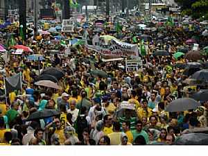 احتجاجات مليونية ضد رئيسة البرازيل تهتف: «ديلما ارحلي» ومطالب بتدخل الجيش
