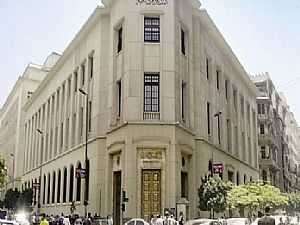 تحفظات على قرار «عامر» تقليص مدة بقاء رؤساء البنوك