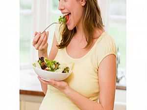 10 مواد غذائية على الحامل الامتناع عن تناولها