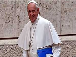 الفاتيكان ينفي اصابة البابا بورم في الدماغ