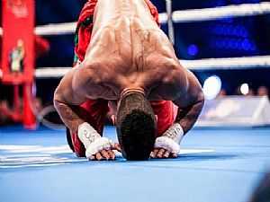 المغربي ربيعي يتوج بطلًا للعالم في الملاكمة وزن 69 كجم