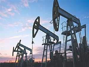 النفط يرتفع بعد انخفاض الإنتاج الأمريكي للأسبوع السادس