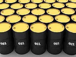 النفط يقطع موجة خسائر دامت أسبوعًا بفعل تراجع الإنتاج الأمريكي