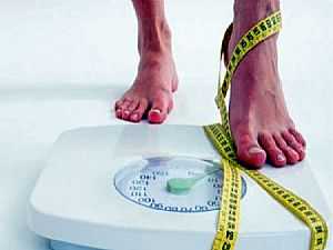 الوقوف فوق الميزان يوميًا يساعد على إنقاص الوزن