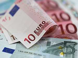اليورو يهوي لأقل سعر في 12 عاما