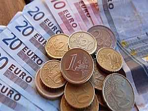 اليورو ينزل من أعلى مستوى في 3 أشهر مع توقف صعود عائد السندات الألمانية