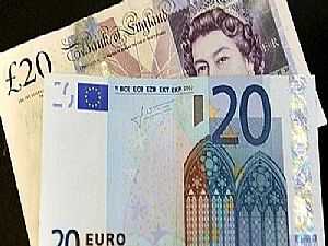 تراجع اليورو أمام العملات الرئيسية بعد تصويت اليونانيين بالرفض