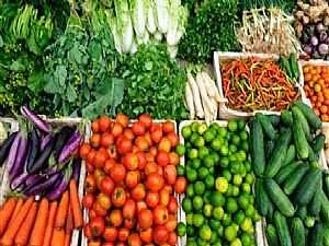 تباين أسعار الخضراوات واستقرار الفاكهة بسوق العبور.. اليوم