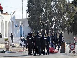 تونس تواصل تطهير «بن قردان» من داعش تعزيزات عسكرية تونسية على الحدود مع ليبيا
