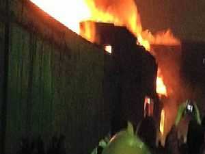 24 سيارة إطفاء تسيطر على حريق هائل بـ"مصنع كاوتش" في شبرا