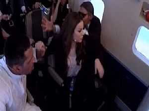 فريال يوسف تنهار وتتقيأ داخل طائرة "رامز واكل الجو"