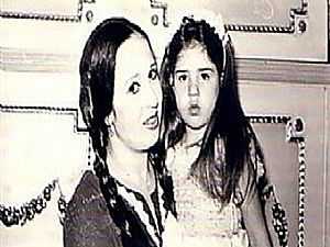 صورة نادرة لرانيا فريد شوقي مع والدتها أثناء طفولتها