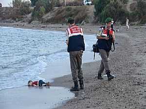 المأساة تتواصل : رضيع آخر يلقى حتفه على سواحل اليونان