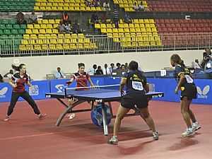 مدرب الأهلي يطمئن على لاعبي تنس الطاولة في ماليزيا