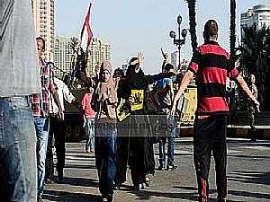 اشتباكات بين أهالي "مصر القديمة" ومسيرة لأنصار "المعزول"