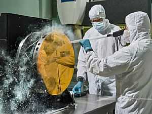 ناسا تستخدم «ثلج» لتنظيف عدسات التلسكوبات «دون خدشها»