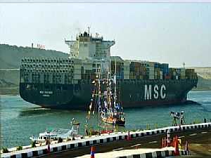 أكبر سفينة حاويات فى العالم تعبر القناة اسـتعدادات لبدء مخطـط تطـوير شـرق بورسـعيد