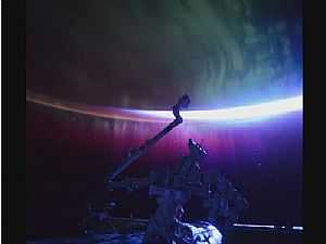 رائد فضاء يلتقط لقطة ساحرة وتحبس الأنفاس للشفق القطبي