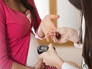 دراسة: الإصابة بالسمنة والسكر خلال الحمل قد تعرض الأم والجنين للخطر