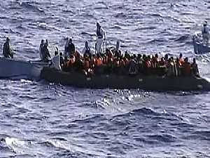 مصرع 9 أشخاص غرقاً بمركب يقل مهاجرين في #إيطاليا