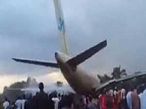 انفجار يجبر طائرة على العودة إلى الصومال