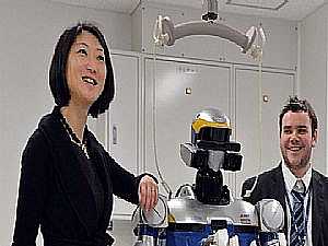 عرض روبوت آلي في اليابان يتحرك عبر الاتصال بالعقل البشري