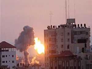 غارات إسرائيلية على 4 مواقع في قطاع غزة