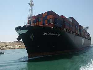 قناة السويس: 41 سفينة المجرى الملاحي بحمولات تجاوزت مليوني طن
