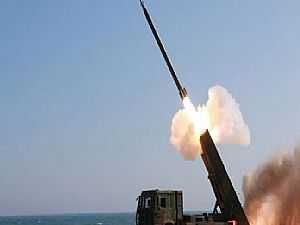 كوريا الشمالية تطلق صاروخا "بالستي" من غواصة في بحر اليابان
