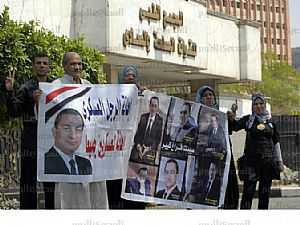 أنصار مبارك أمام «المعادي العسكري»: «سبت فراغ كبير» (صور)