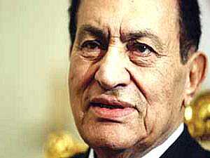 النائب العام يقرر إيداع مبارك في مستشفى عسكري لحين تحسن حالته الصحية
