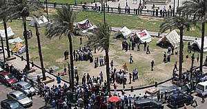 استعدادات بـ"التحرير" لجمعة "التطهير والقصاص" ونصب الخيمة الـ20