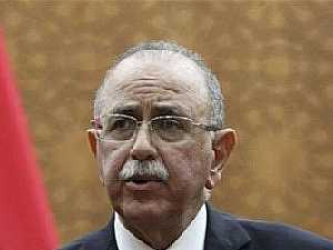 رئيس وزراء ليبيا الجديد يسعى لتوفير السيولة وطمأنة المقاتلين