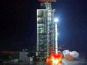 الصين تطلق ثالث قمر صناعي للفضاء