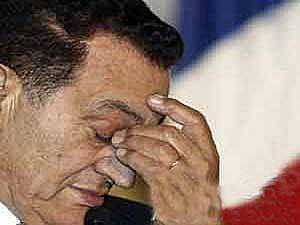 مبارك يطلب البقاء في المستشفى.. وتقرير الطبيب النفسي: خائف من التحقيقات
